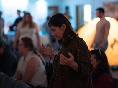 4 Ways To Worship in Small Group